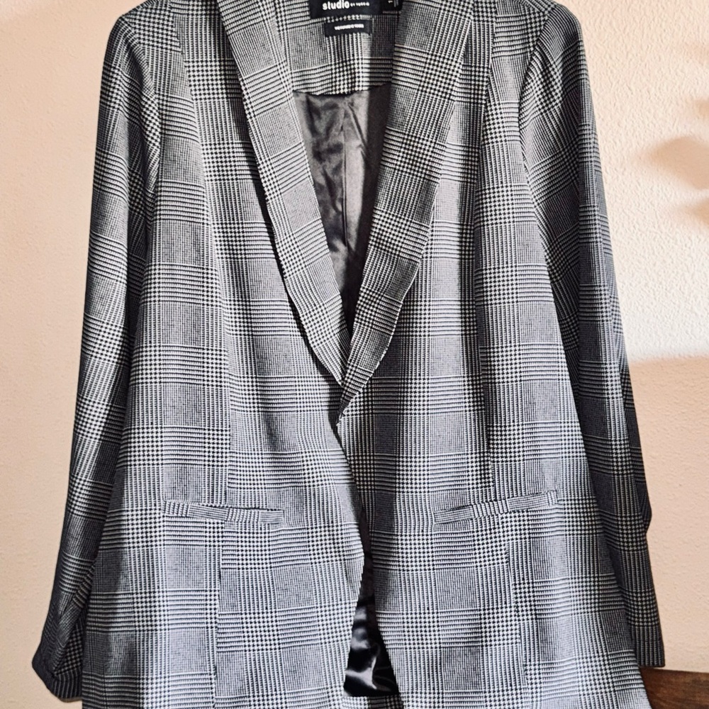 Studio One by Torrid Black and Gray Herringbone Blazer